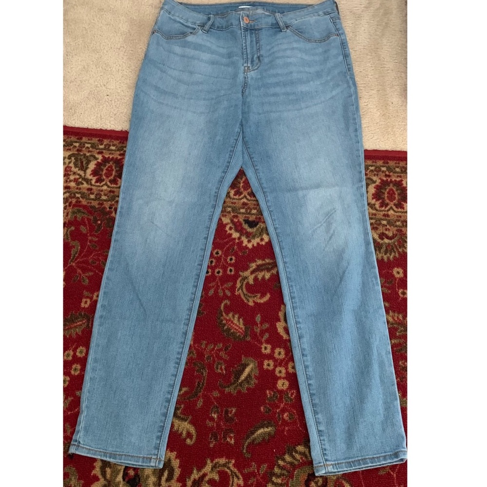 Super skinny mid-rise medium blue jeans